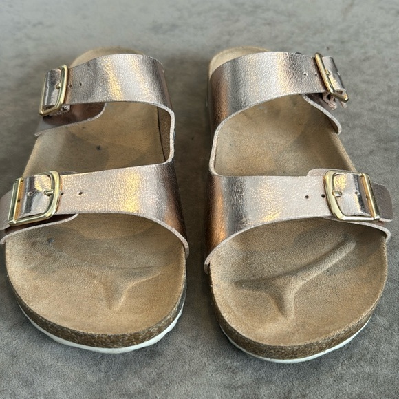 Cat & Jack sandals. Double strap buckle. Color- rose gold. Size 3 - Picture 5 of 7